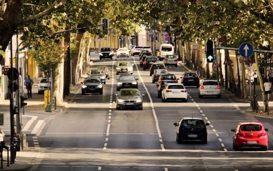 traffic 3612474 1920 1024x350