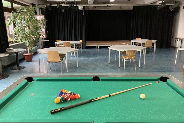 oezkan71 youth center 6102795